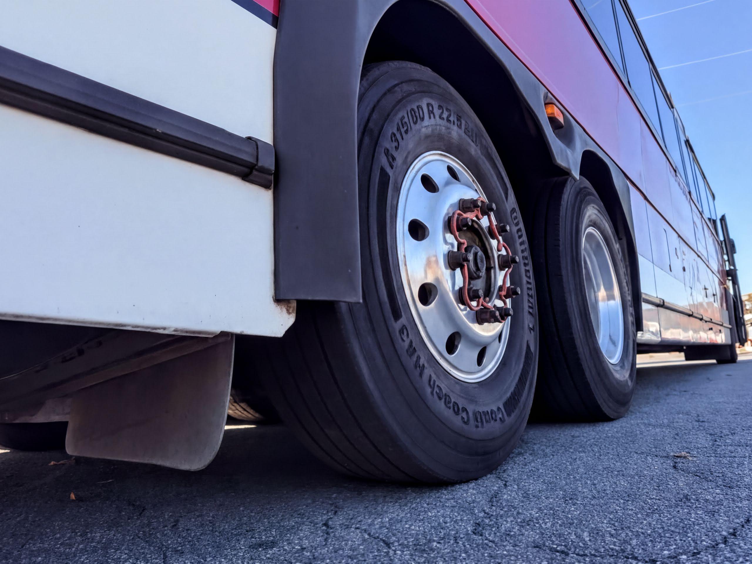 2008 MCI Passenger Bus D4500 - 7003 - image 5