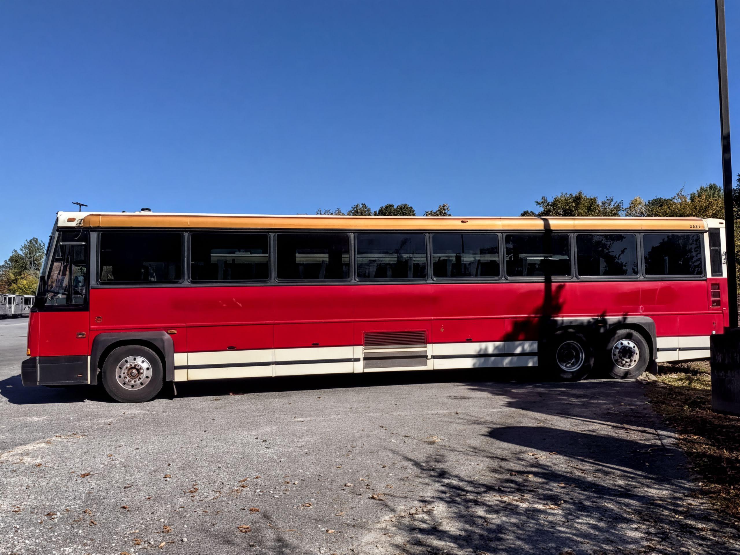 2008 MCI Passenger Bus D4500 - 7003 - image 2