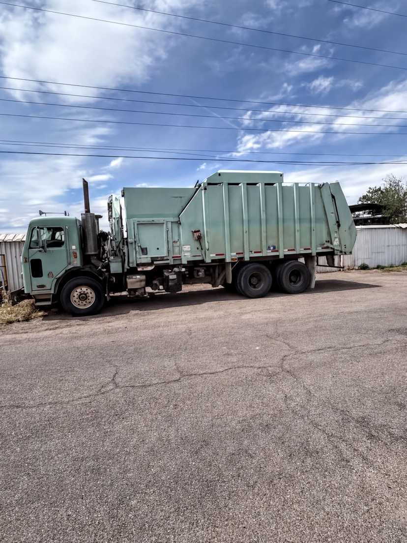 2013 Peterbilt Heil Automated Side Loader — photo 2