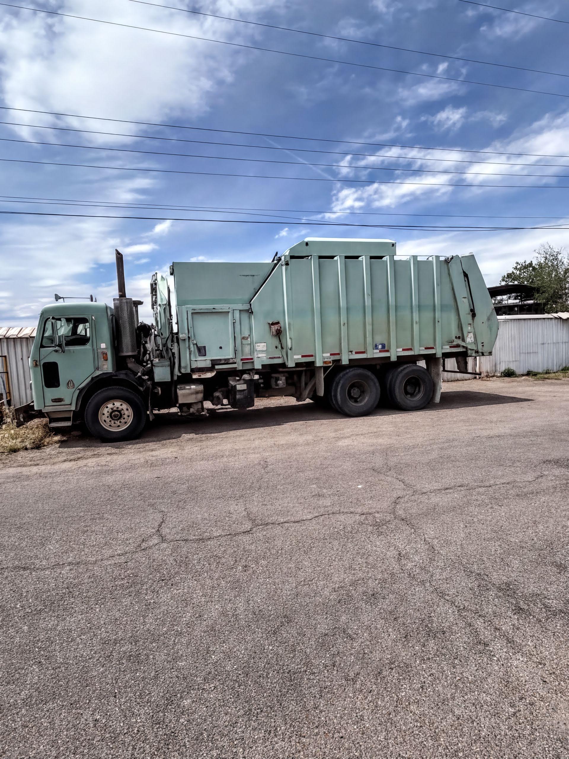 2013 Peterbilt Heil Automated Side Loader - image 2