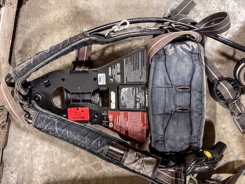 3M Scott Safety 5.5 X3 SCBA backframe w/ One 60min Cylinder — photo 3