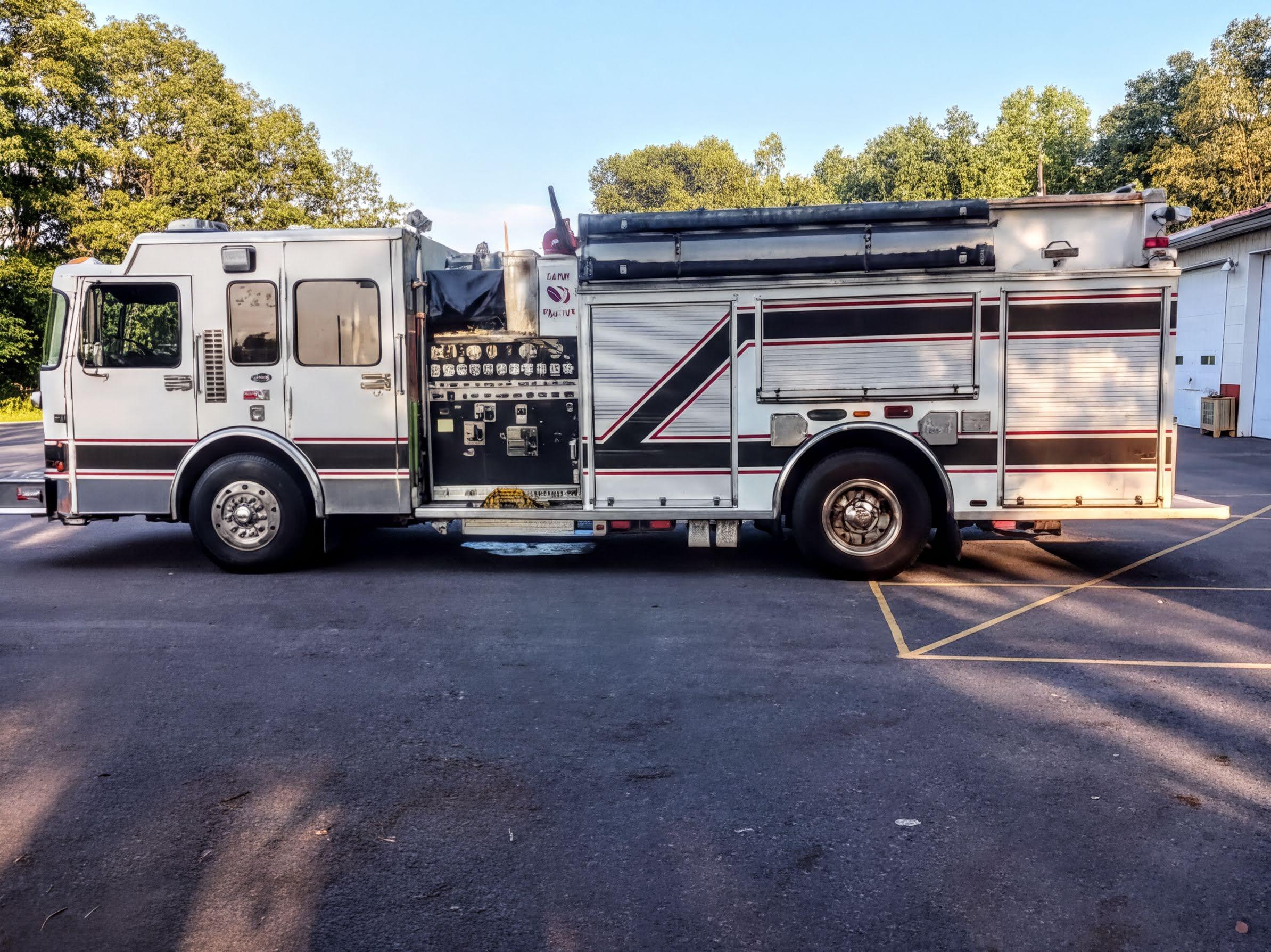 1997 Spartan Luverne Pumper - image 2