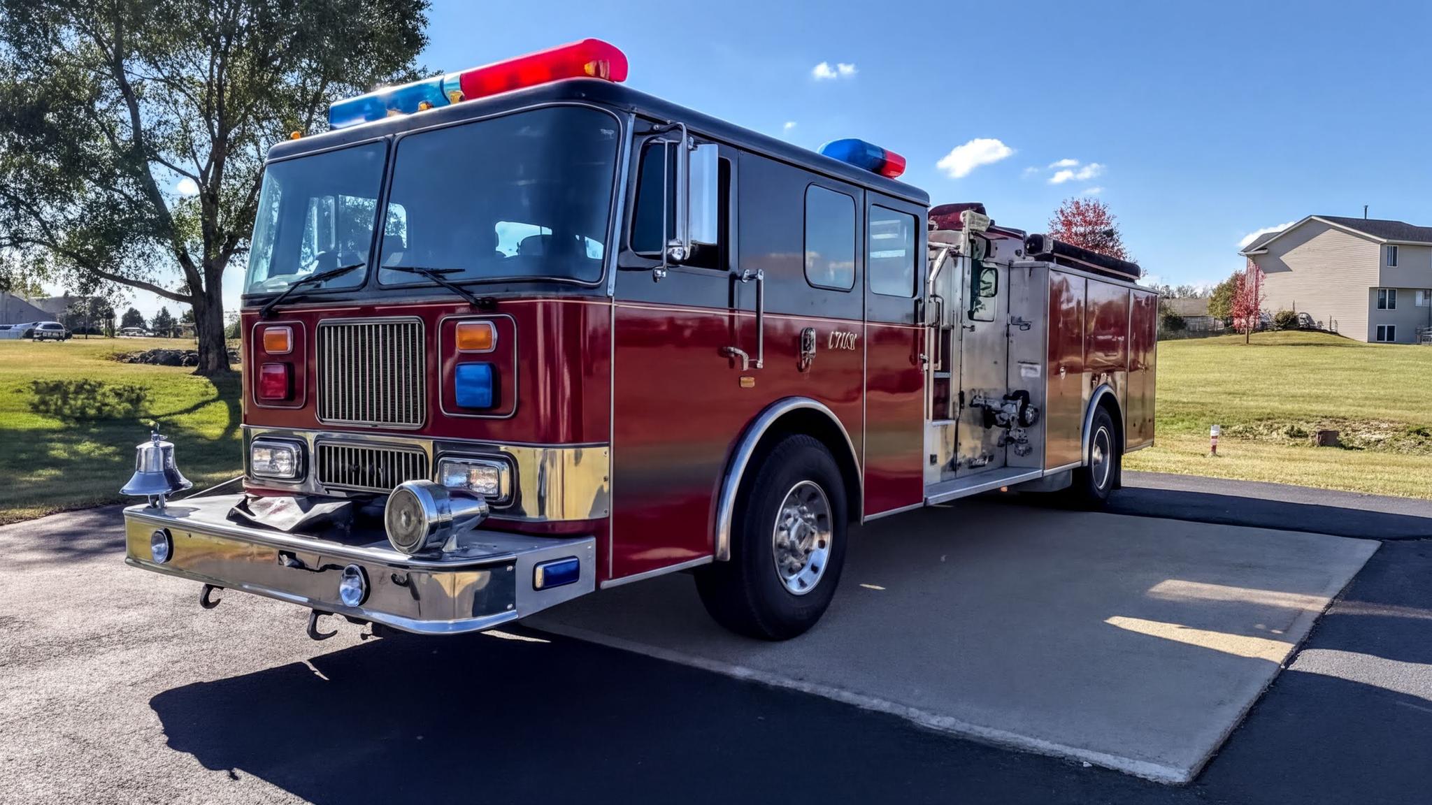 1997 Seagrave Maurauder Pumper - image 1