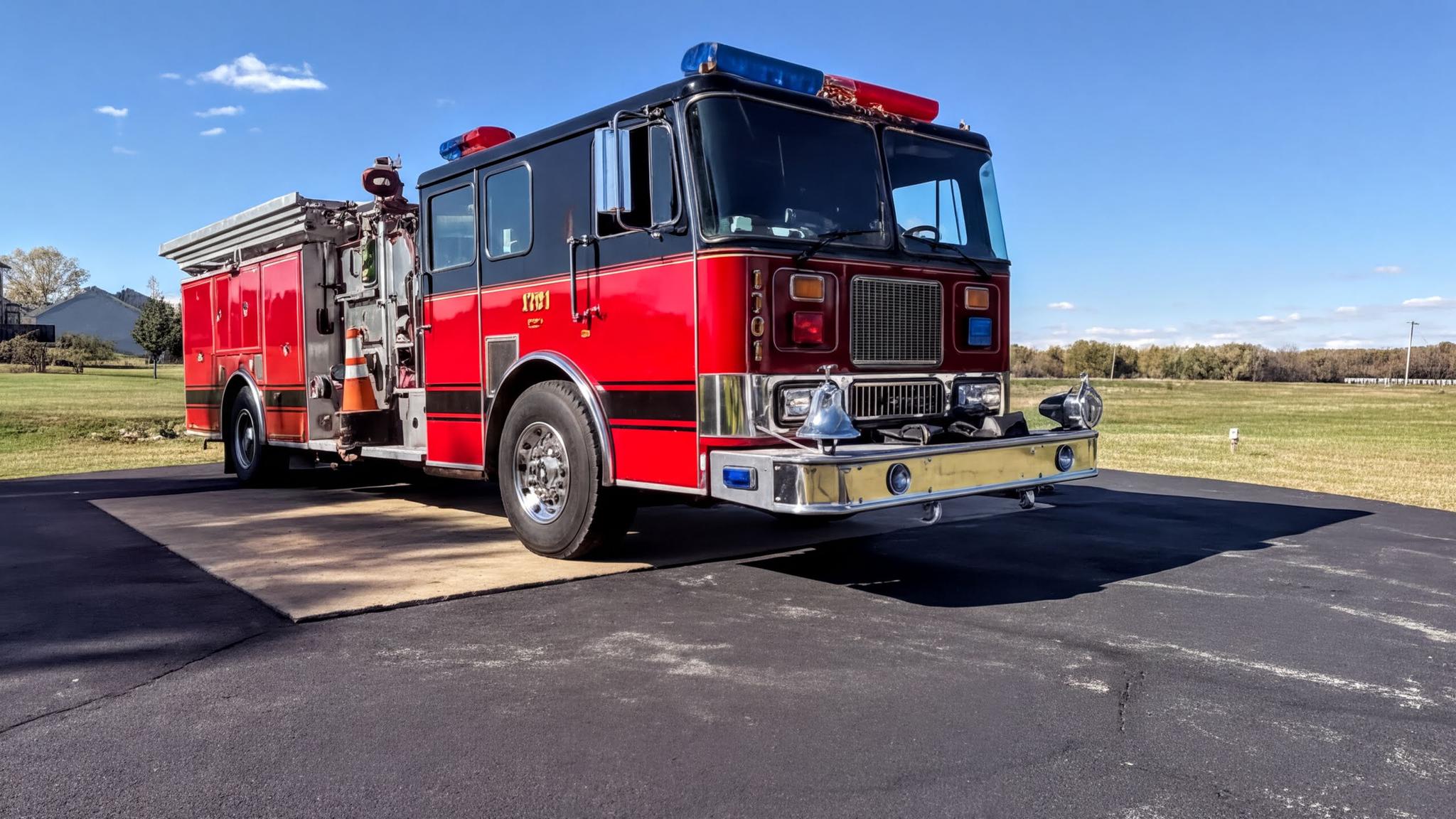 1997 Seagrave Maurauder Pumper - image 2