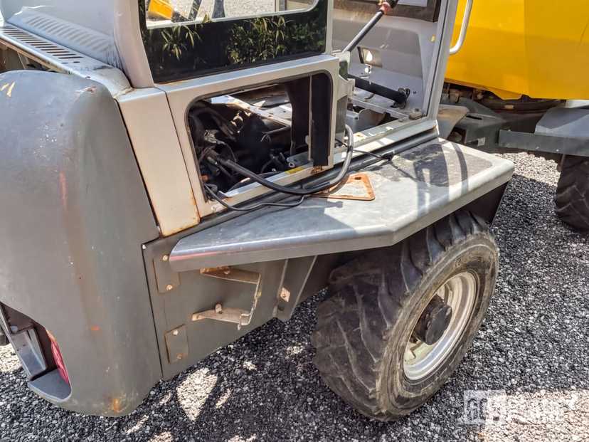2014 4x4 Dump Truck — photo 3
