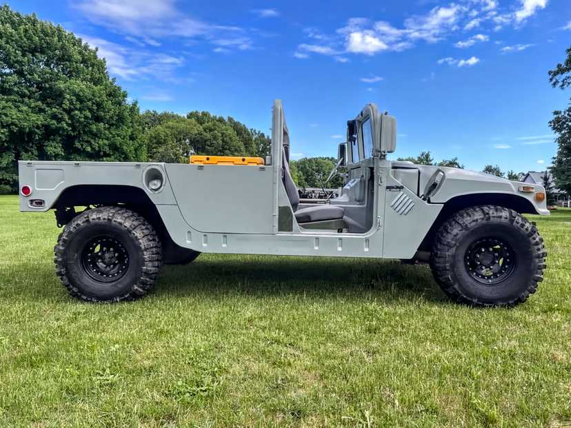 bold 1991 Hummer H1 — photo 4
