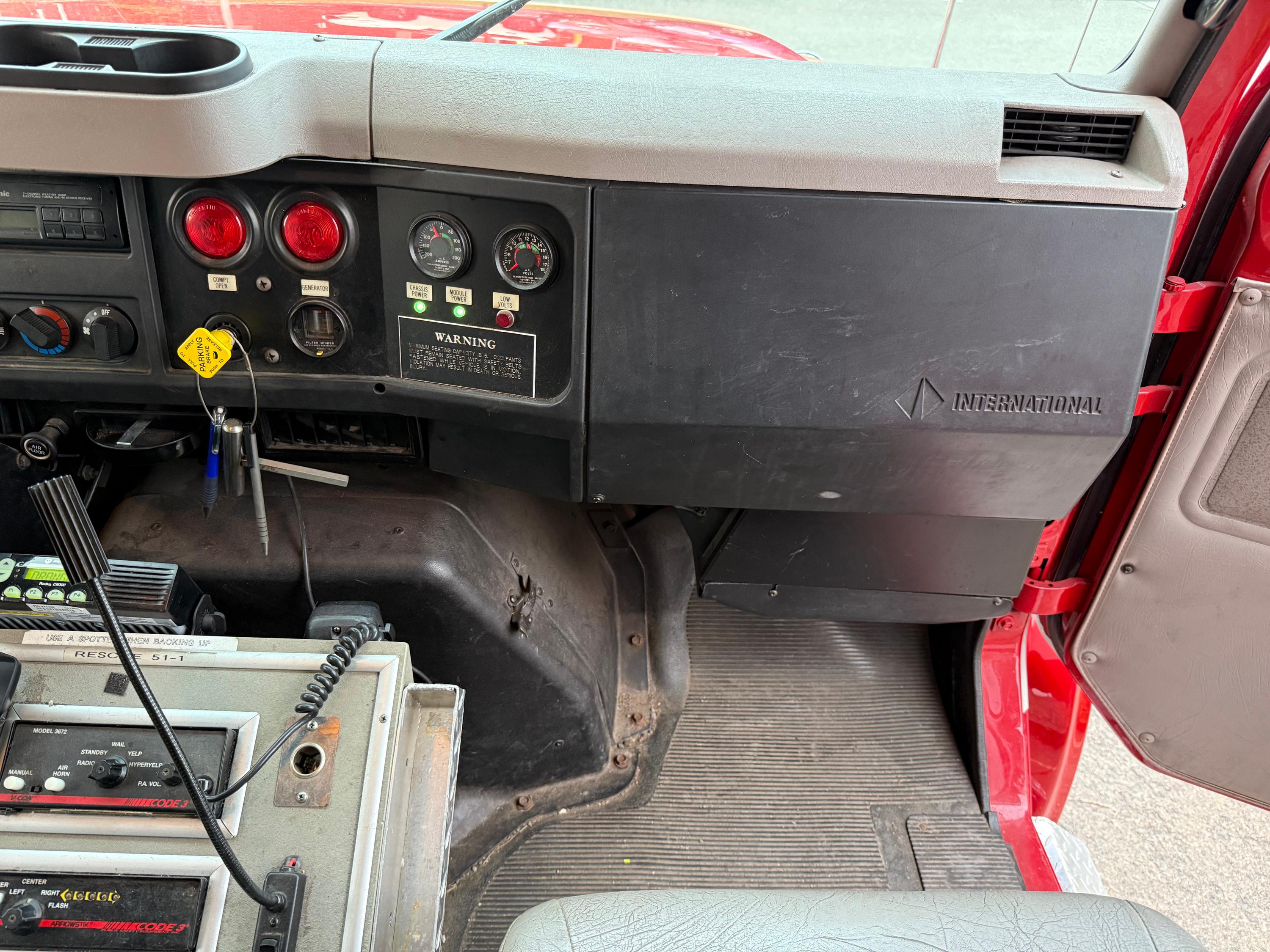 1999 International 4400 Heavy Rescue - image 25