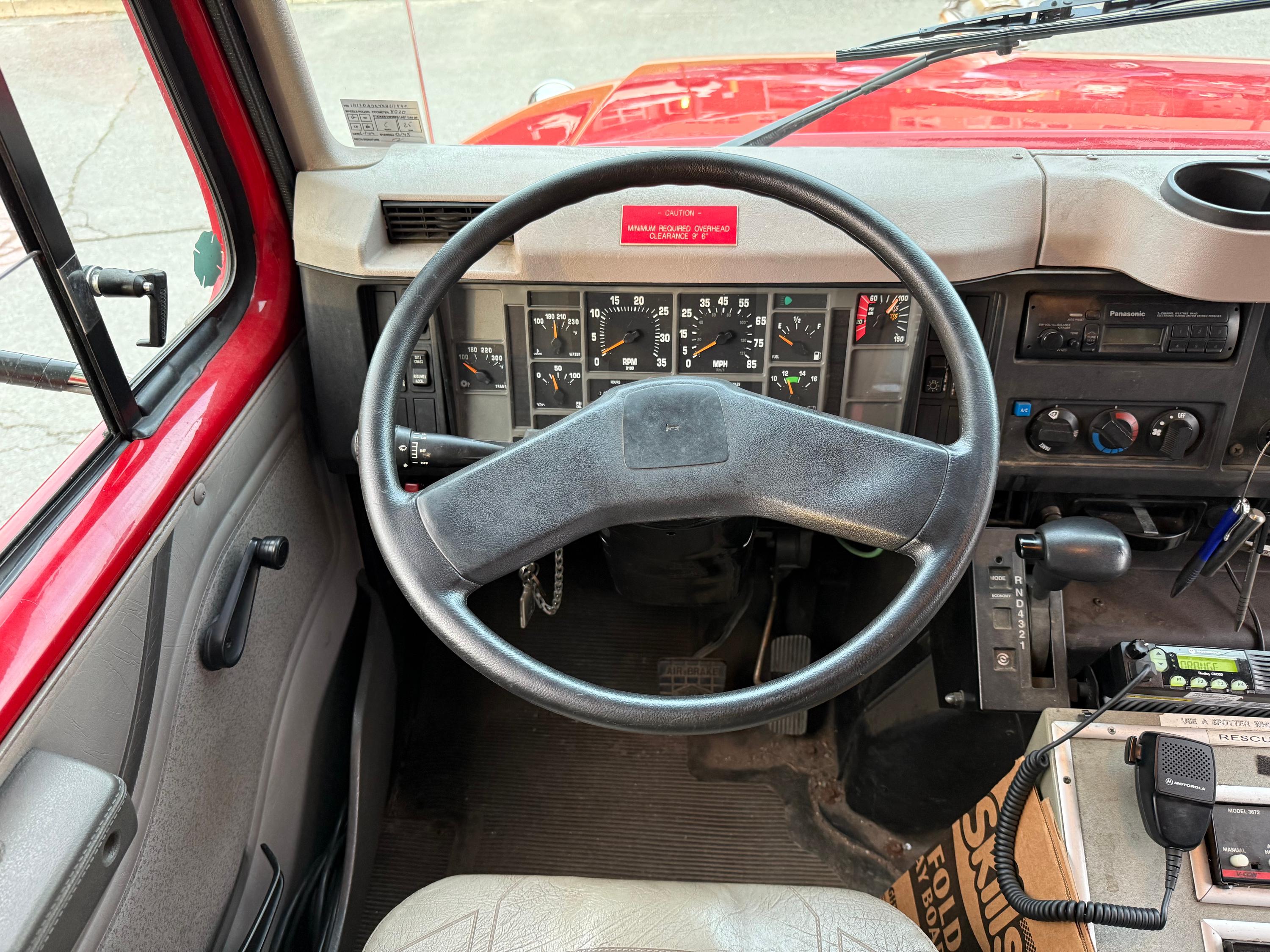 1999 International 4400 Heavy Rescue - image 27