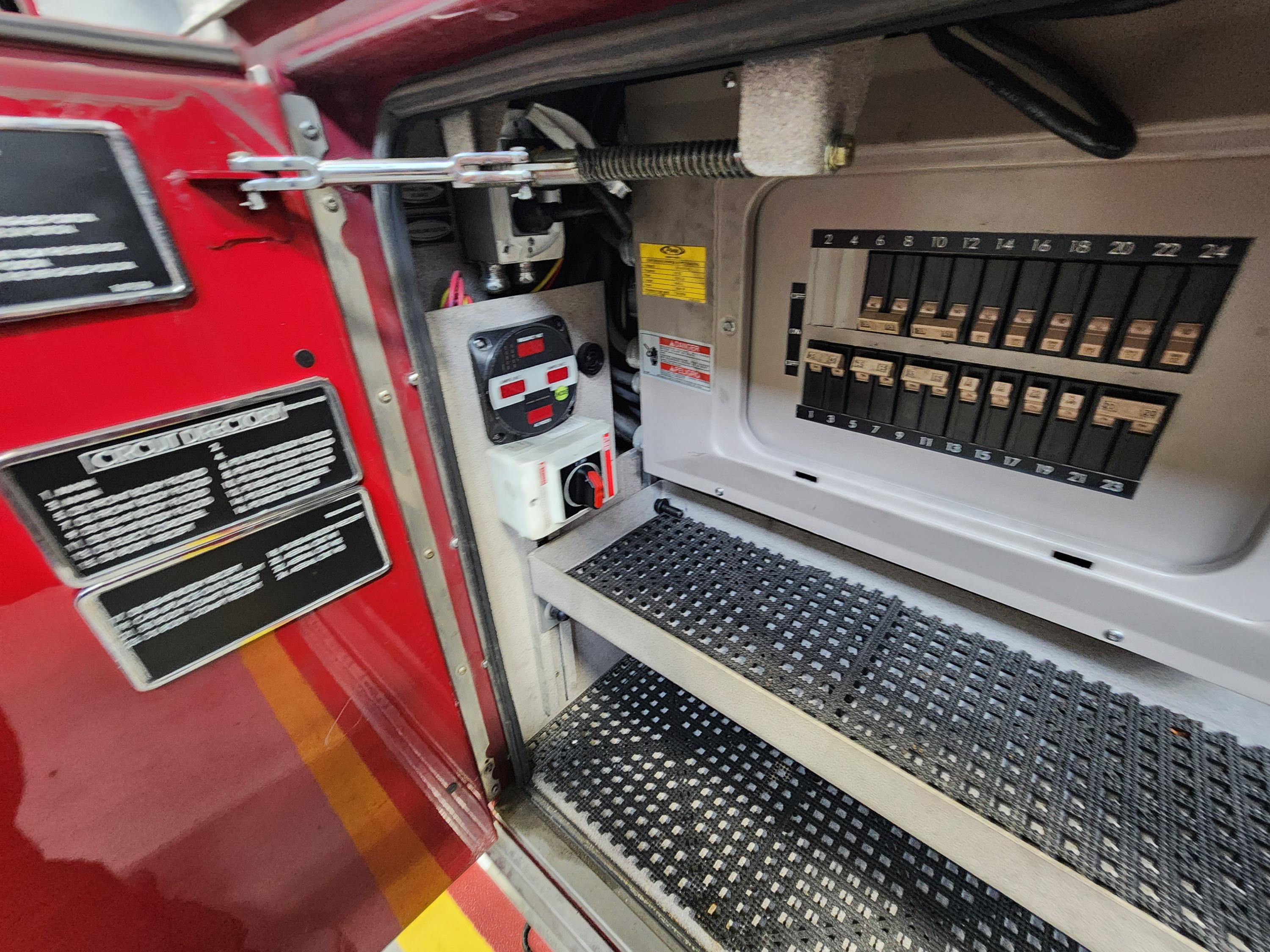 2004 95' Pierce Mid-Mount Tower - image 46