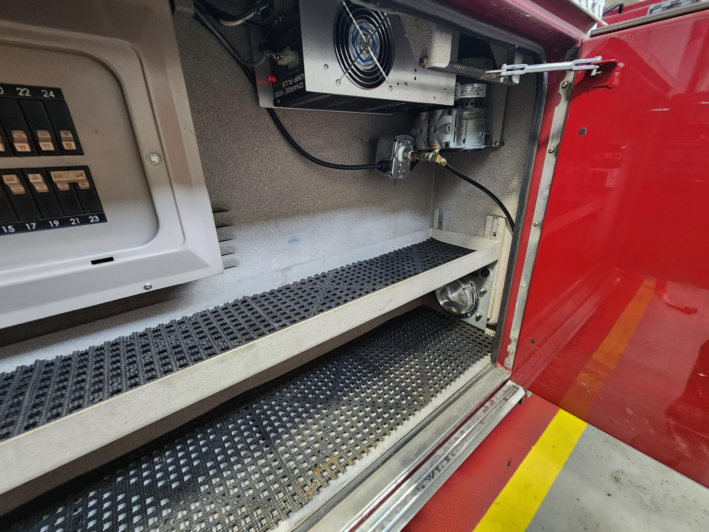 2004 95' Pierce Mid-Mount Tower - image 28
