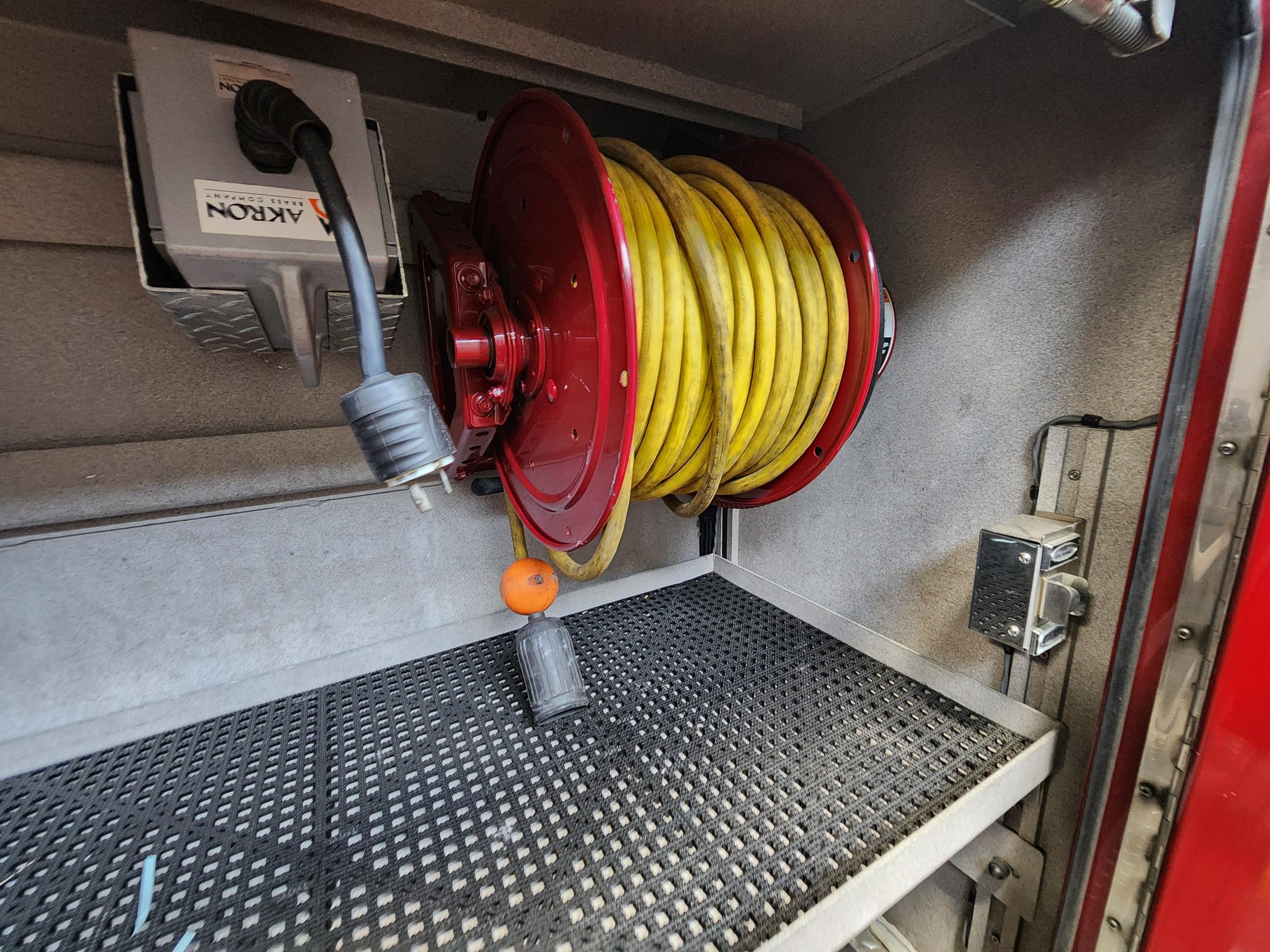 2004 95' Pierce Mid-Mount Tower - image 32