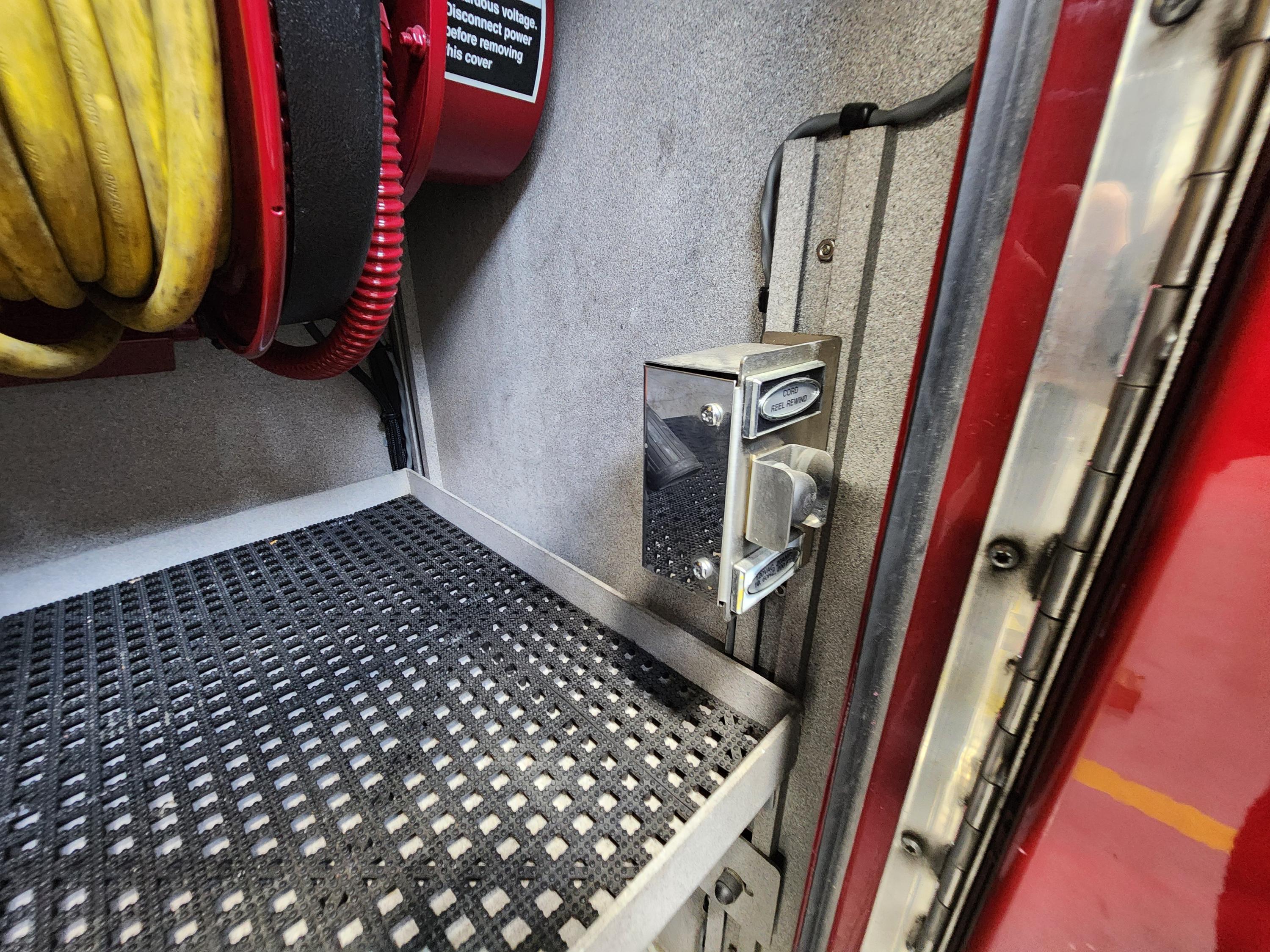 2004 95' Pierce Mid-Mount Tower - image 35