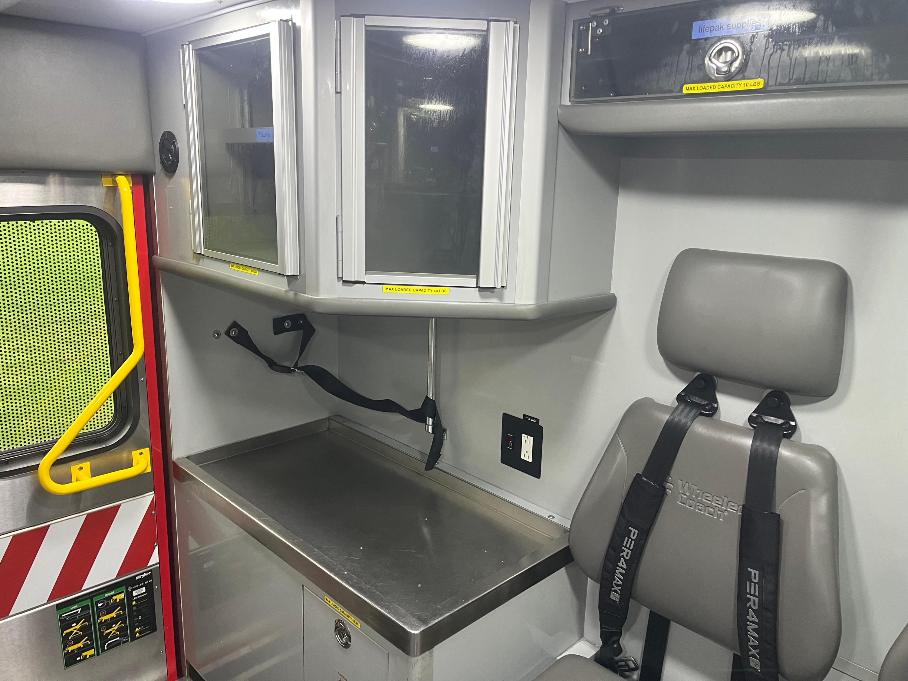 2019 Ford E-450 Wheeled Coach Type III - image 9