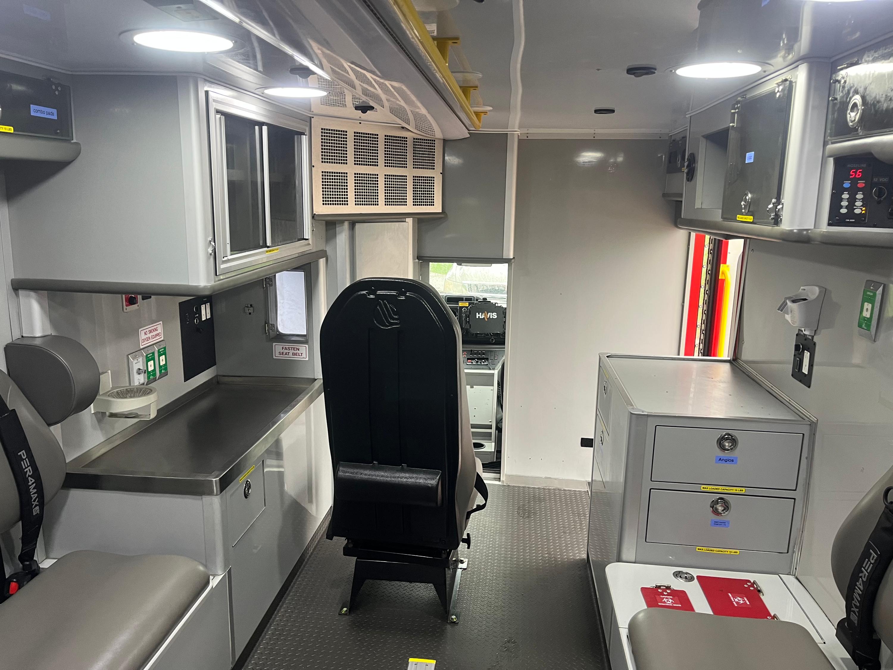 2019 Ford E-450 Wheeled Coach Type III - image 10