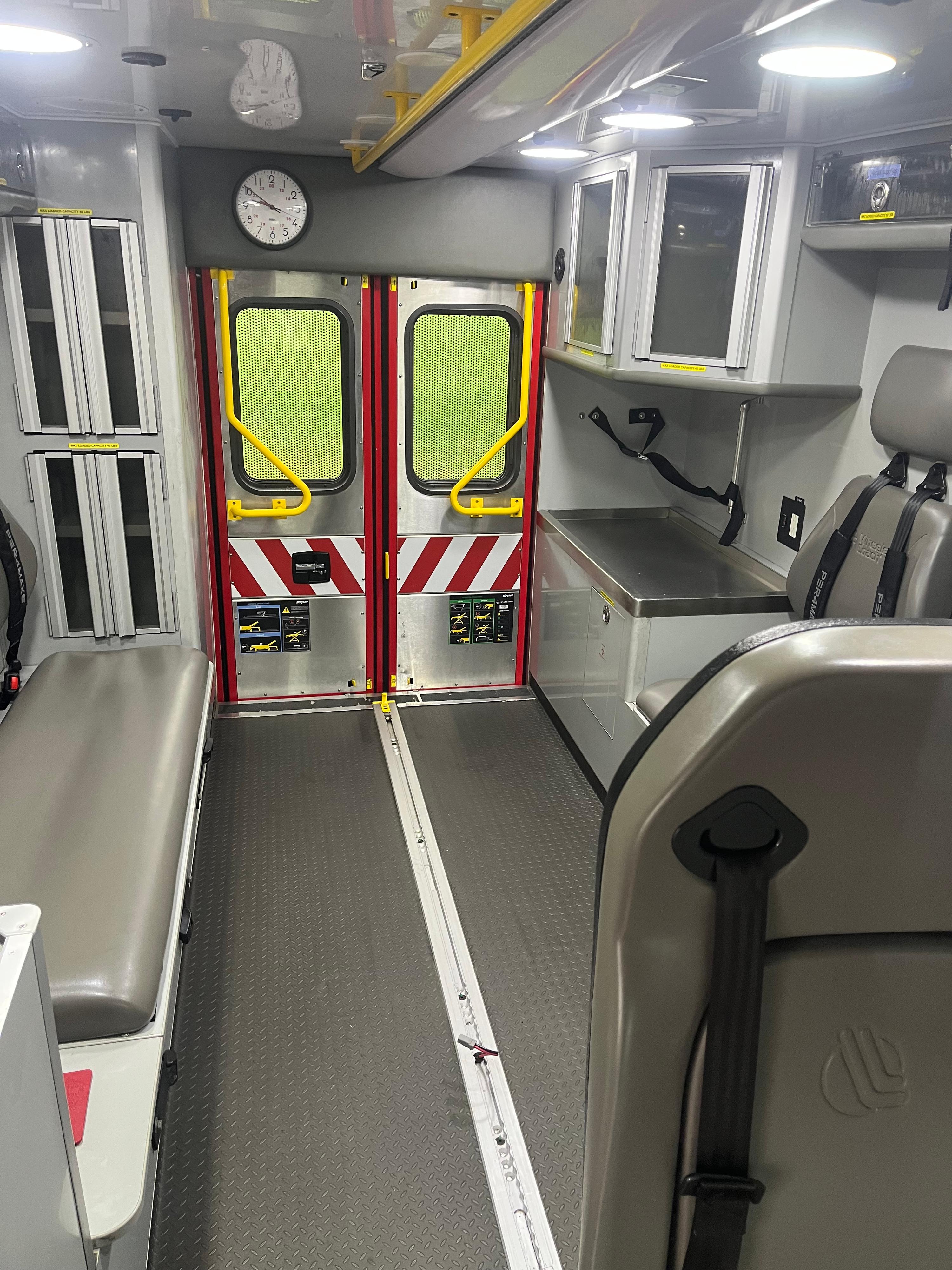 2019 Ford E-450 Wheeled Coach Type III - image 11