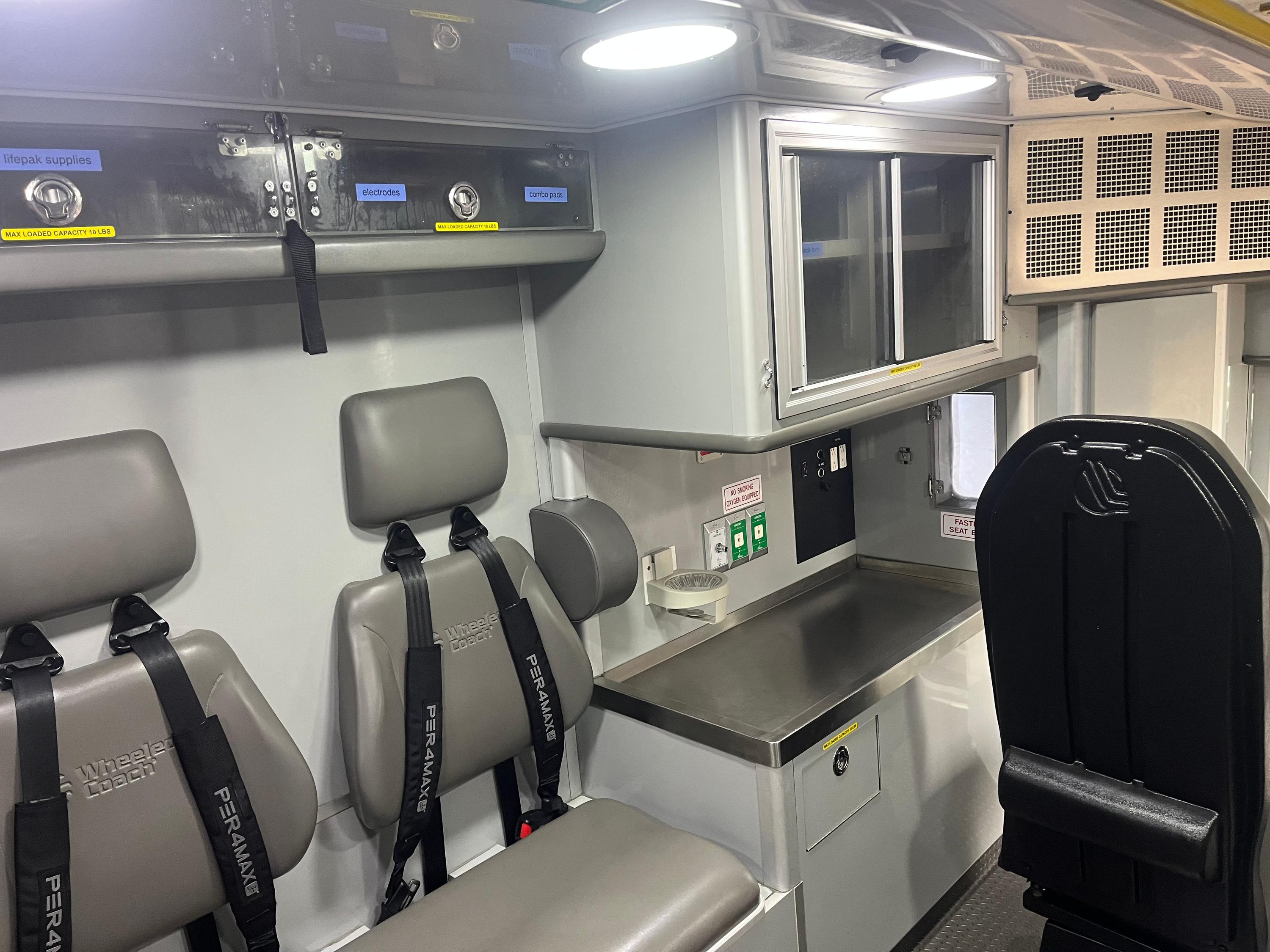 2019 Ford E-450 Wheeled Coach Type III - image 12
