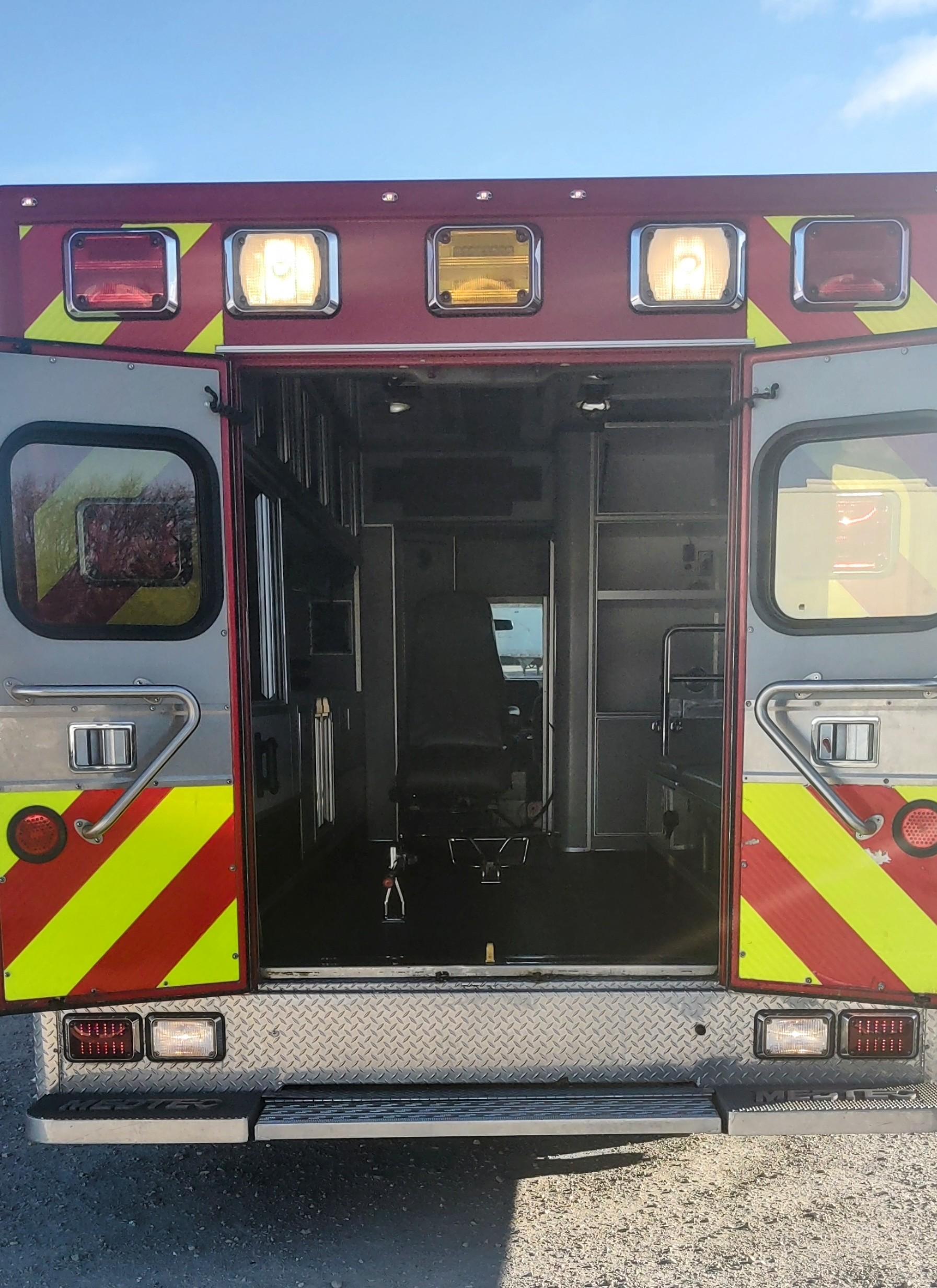 2010 MedTec Ford Type III Ambulance - image 3