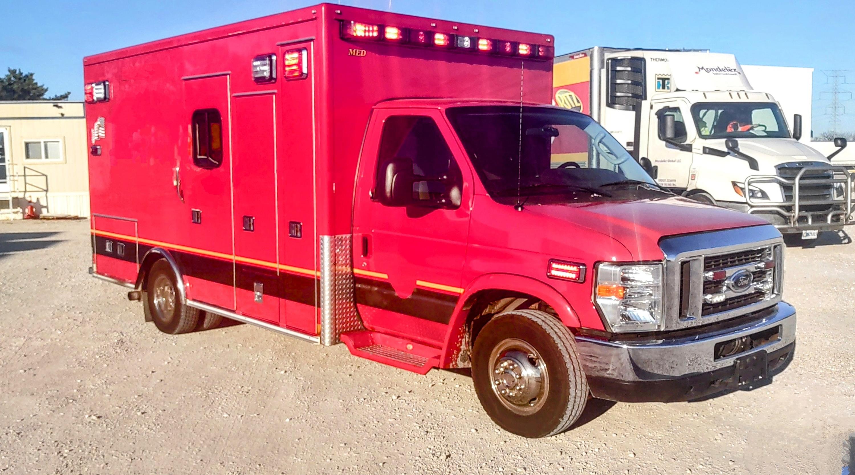 2010 MedTec Ford Type III Ambulance - image 4